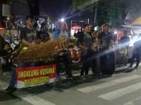 Komunitas Angklung Meriahkan Malam Tahun Baru