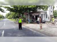 Selip dan Terjatuh Lalu Ditabrak Truk, Pemotor di Gayam Luka-Luka