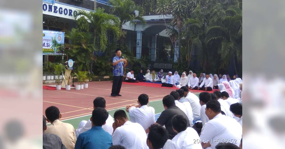 Kang Yoto Memberi Motivasi Pelajar SMA Negeri 1 Bojonegoro 