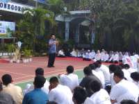 Kang Yoto Memberi Motivasi Pelajar SMA Negeri 1 Bojonegoro