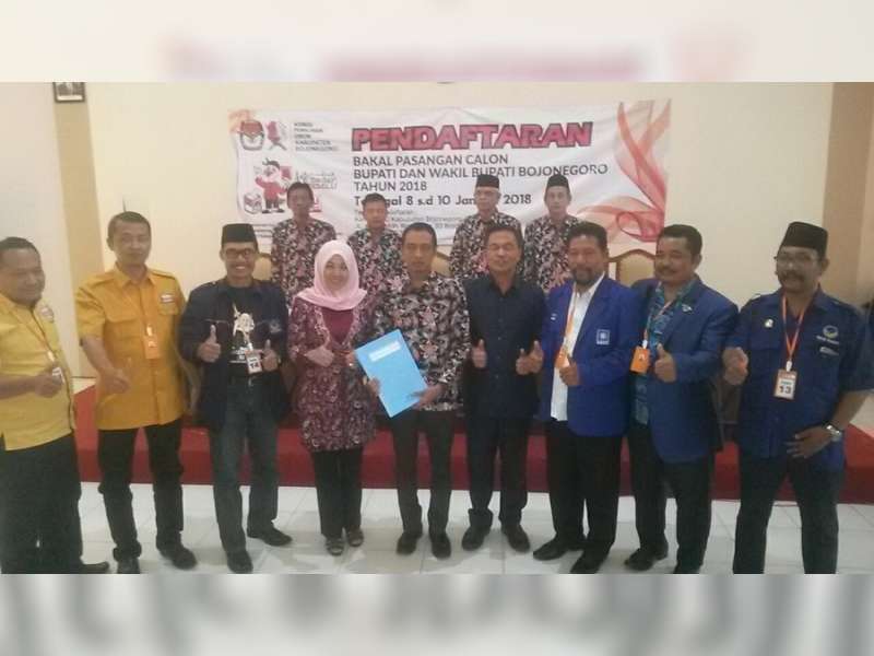 Pasangan Mahfudhoh Suyoto &ndash; Kuswiyanto Daftar Cabup-Cawabup di KPU Bojonegoro