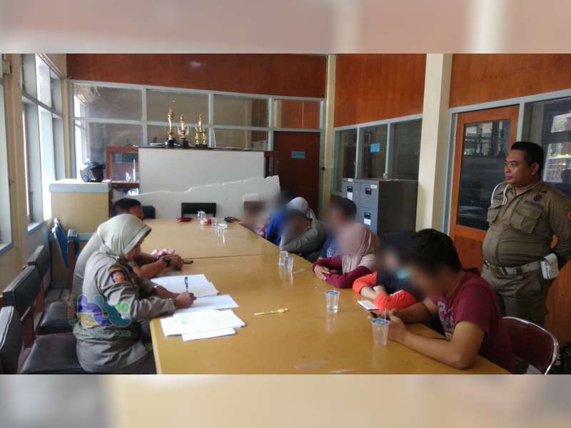 Empat Pasangan Bukan Suami Istri Digelandang Satpol PP dari Kamar Kos