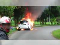 Honda Jazz Milik Bidan di Blora Hangus Terbakar