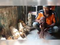 Bonggol Bambu Disulap Jadi Miniatur Kurcaci Unik