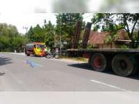 Diduga Kurang Konsentrasi, Truk Tangki Seruduk Trailer di Margomulyo