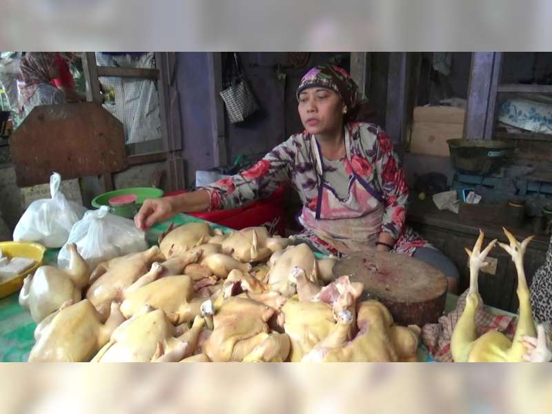 Tinggi Harga Daging Ayam Cekik Warga di Bojonegoro 