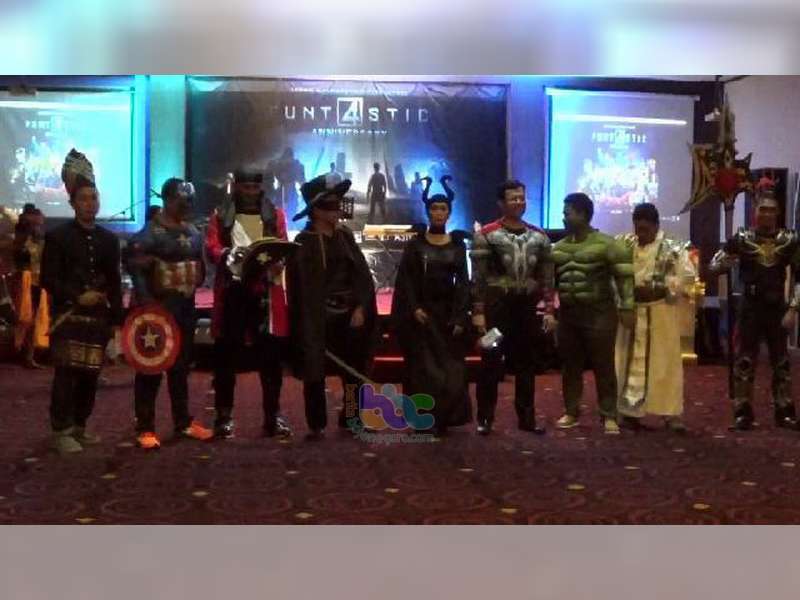 Penampakan Superhero di Ulang Tahun Keempat Hotel Aston