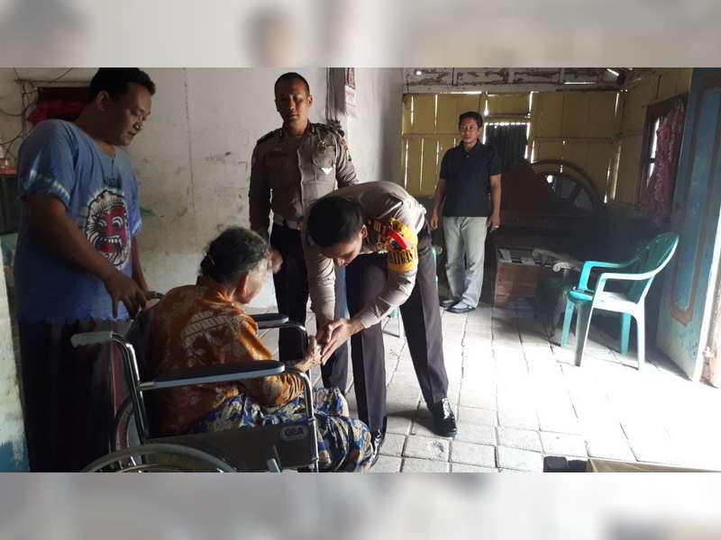 Keluarga Kurang Mampu di Baureno, Mendapat Bantuan dari Kapolres Bojonegoro