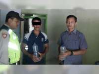 Polsek Gondang Razia Warung Penjual Miras