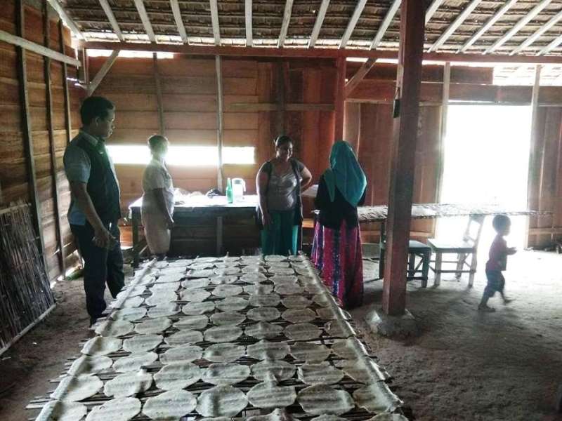 Tingkatkan Penjualan, Para Pengrajin Kerupuk Sermier Diminta Gunakan Medsos