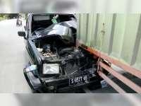 Pengemudi Kurang Konsentrasi, Isuzu Phanter Tubruk Truk Boks Parkir