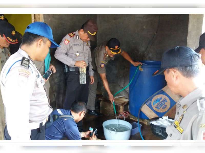 Polsek Semanding Tuban Gerebek 2 Pabrik Arak