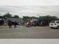 Kecelakaan di Kalitidu, Truk Tabrak Elf dan 3 Unit Bangunan Warung