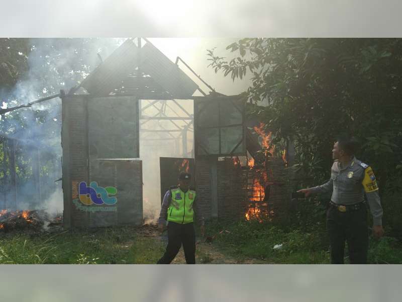 Gudang Produksi Kasur Lantai di Baureno Terbakar, Kerugian Diperkirakan Capai Rp 60 Juta