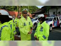 Jelang Libur Panjang, Kasat Lantas Polres Bojonegoro Cek Kelengkapan dan Kesiapan Anggota