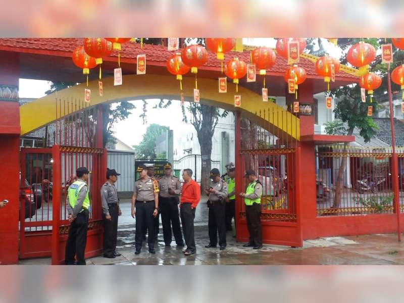Kapolres Bojonegoro Pimpin Pengamanan Perayaan Imlek di Klenteng Hok Swie Bio