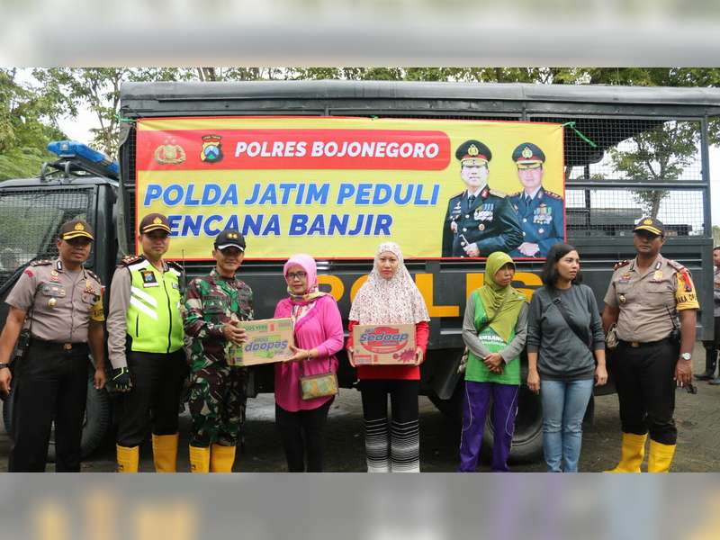 Polres Lamongan, Tuban dan Gresik Kirim Bantuan Untuk Korban Banjir Bojonegoro