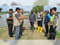 Kapolres dan Bupati Bojonegoro Dampingi Kepala BPBD Jatim Tinjau Lokasi Tanggul Jebol