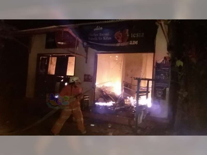 Rumah dan Toko di Kasiman Terbakar, Kerugian Diperkirakan Capai Rp500 Juta