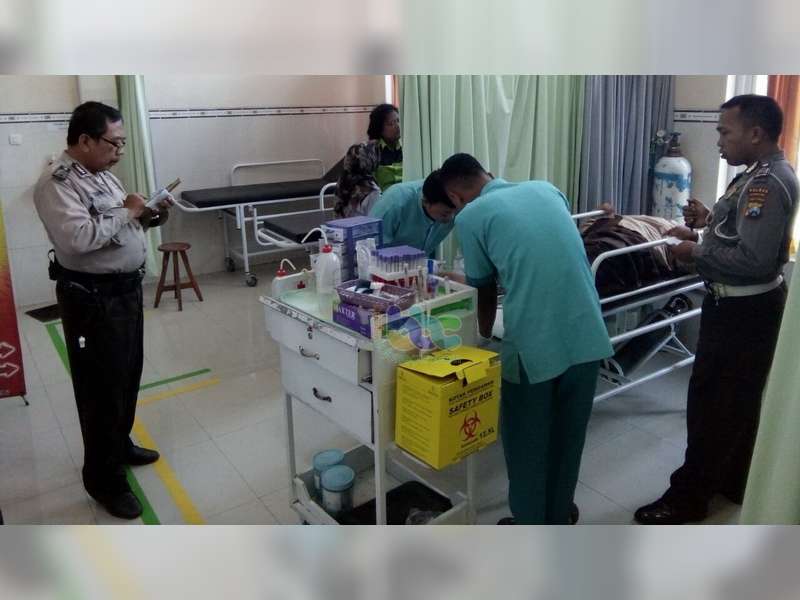 Hendak Belok, Motor Ditabrak Innova di Kalitidu, Dua Orang Luka-Luka