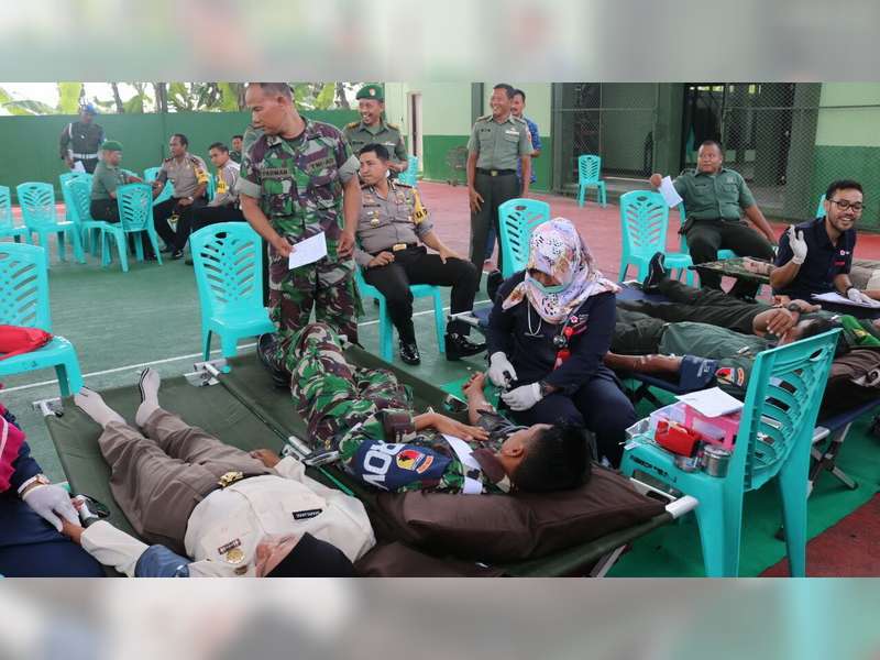 HUT Persit ke-72, Kapolres Bojonegoro Bersama Anggota Lakukan Donor Darah