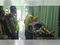 Motor Seruduk Xenia di Baureno, Seorang Pembonceng Patah Tulang Kaki