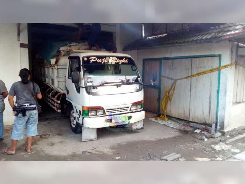 Polisi Grebek Gudang Penyimpanan Barang-Barang Hasil Penipuan di Balen