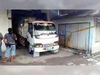 Polisi Grebek Gudang Penyimpanan Barang-Barang Hasil Penipuan di Balen