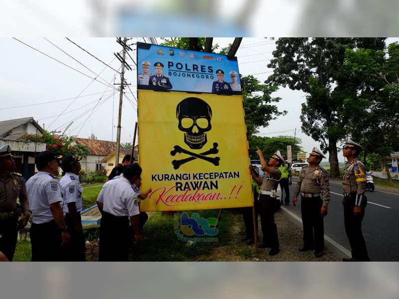 Dirlantas Polda Jatim Cek Lokasi Rawan Kecelakaan di Bojonegoro