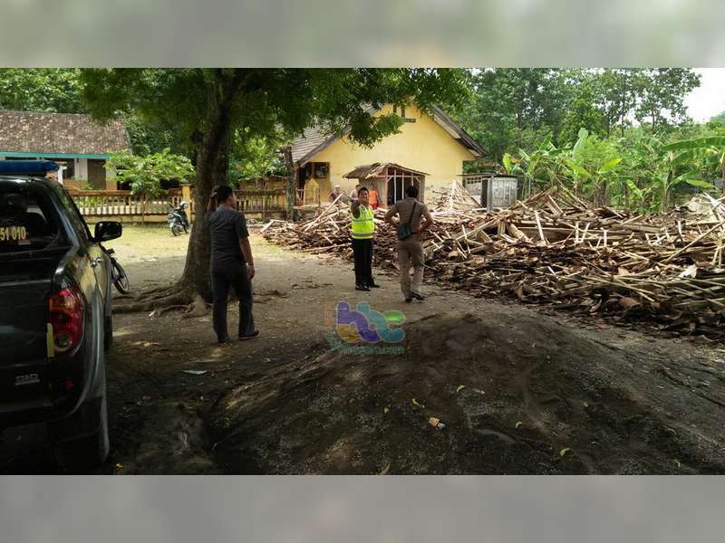 Akibat Hujan Lebat, Bangunan Gedung SD di Kedungadem Roboh
