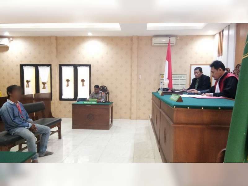 Tiga Orang Penjual Miras Tanpa Ijin Jalani Sidang di Pengadilan Negeri Bojonegoro