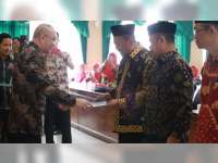 Kepala BKN RI Serahkan SK Kenaikan Pangkat dan SK Pensiunan