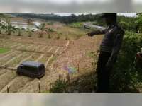 Lupa Pasang Rem Tangan, Seorang Pengemudi Tewas Terlindas Mobilnya Sendiri