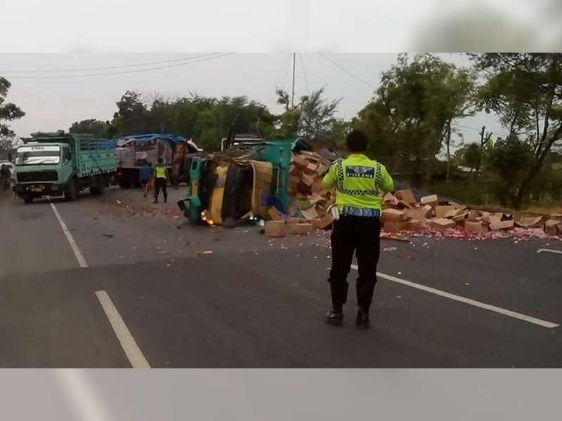 Truk Tabrak Tronton di Tuban, Kedua Pengemudi Luka-Luka