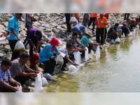 Ratusan Ribu Benih Ikan Ditebar di Sejumlah Embung dan Waduk di Blora
