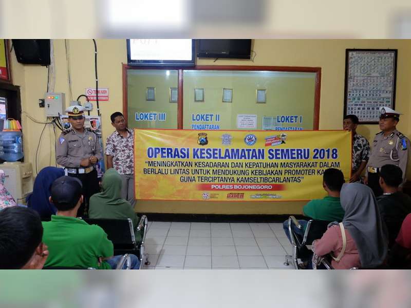 Sat Lantas Polres Bojonegoro Sosialisasi Kamseltibcar Lantas Pada Pemohon SIM