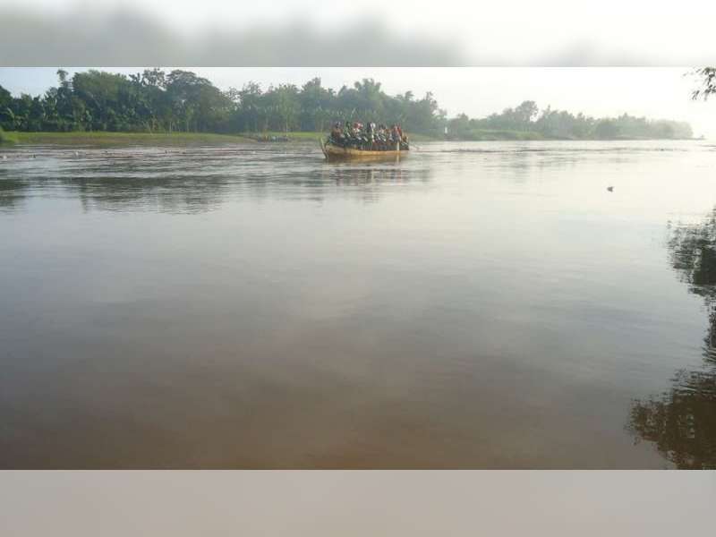 Meski Turun, Warga di Bantaran Sungai Bengawan Solo Bojonegoro Diminta Tetap Waspada
