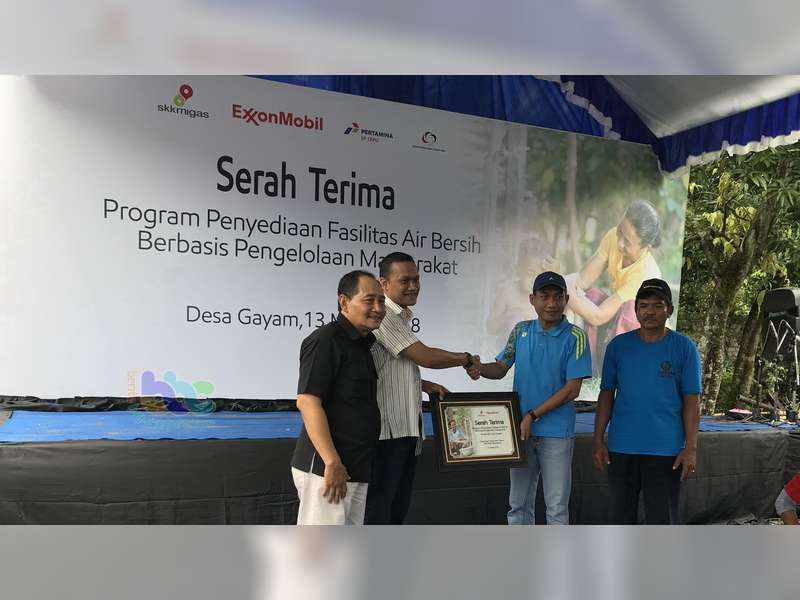 EMCL Serah-Terimakan Bantuan Fasilitas Air Bersih Pada Warga Desa Gayam