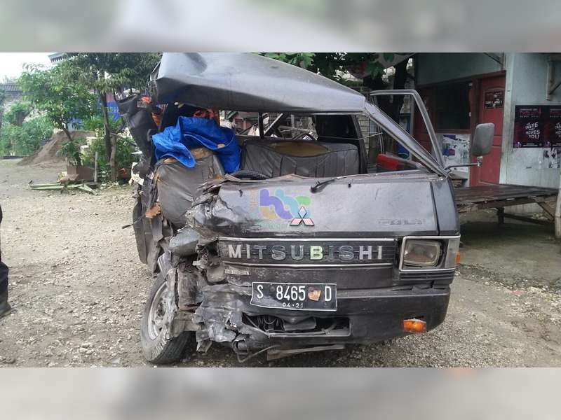 Pikap Tabrak Tronton di Tuban, Pengemudi Pikap Meninggal Dunia