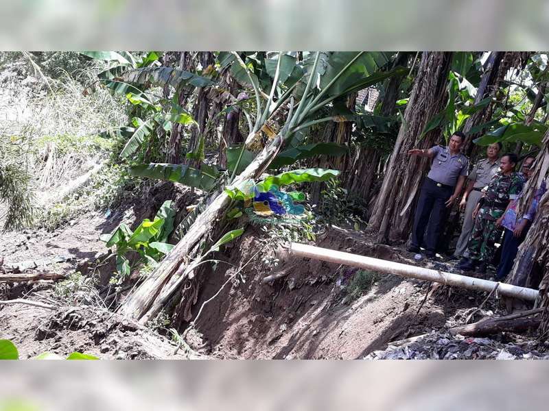 Jalan Lingkungan dan Rumah Warga di Padangan Teracam Longsor