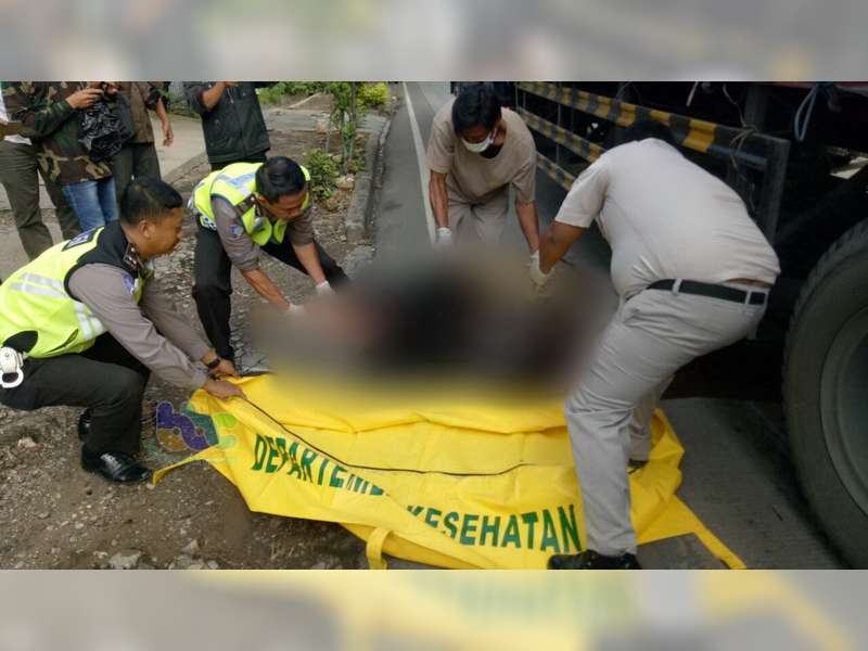 Kecelakaan Beruntun di Tuban, Seorang Pembonceng Motor Tewas Terlindas Truk