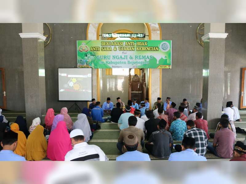 Kapolres Bojonegoro Ajak Guru Ngaji dan Remaja Masjid Deklarasi Anti HOAX