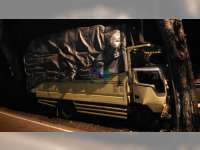 Truk Tabrak Pohon Penghijauan di Baureno, Pengemudi Patah Tulang Kaki