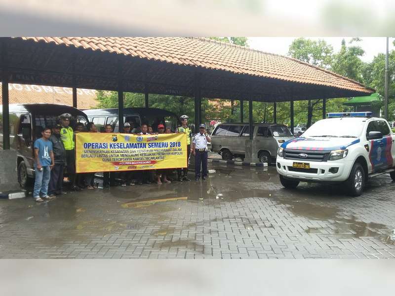 Sat Lantas Polres Bojonegoro Kampanyekan Keselamatan Berlalu Lintas di Terminal
