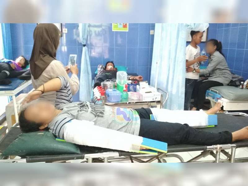 Pikap Tabrak Motor di Baureno, 3 Orang Luka-Luka