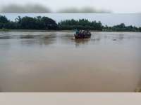 Dinas Lingkungan Hidup Uji Kualitas Air Sungai Bengawan Solo