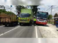 Kedapatan Ngeblong, Bus AKDP Bojonegoro - Surabaya Ditilang Polisi
