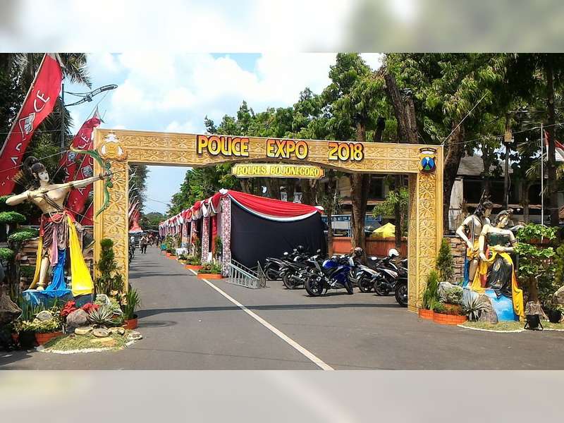 Polres Bojonegoro Gelar Police Expo dan Deklarasi Anti Hoax di Alun-Alun Bojonegoro