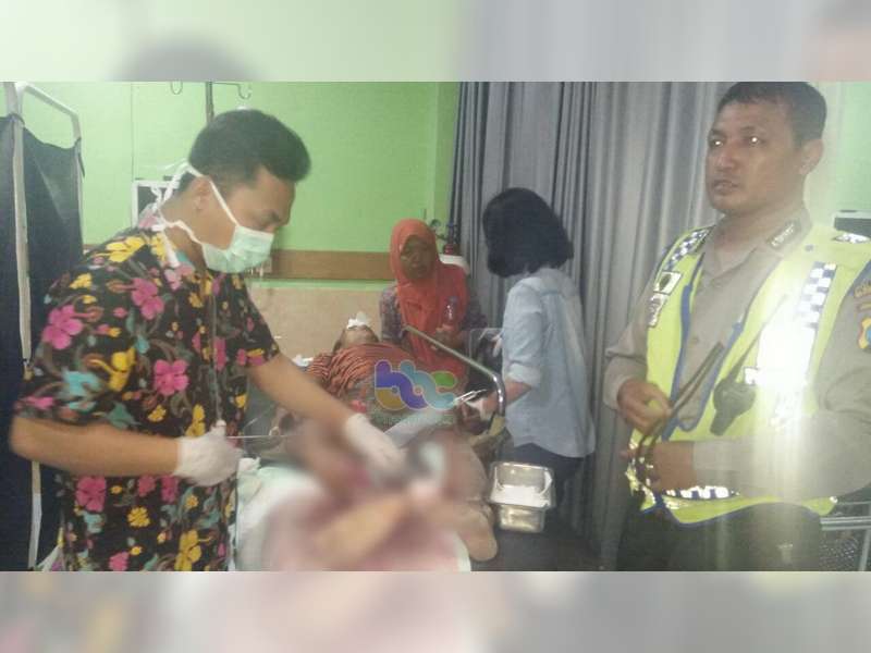 Diduga Pengemudi Mengantuk, Truk Boks Serempet Truk Fuso, Satu Orang Luka Berat