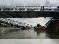 Inilah Data Sementara, Korban Jembatan Babat Lamongan Yang Ambruk